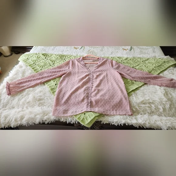 Lace top - Picture 4 of 9